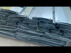 Tavolo per cavi resistenti personalizzabile con scanalatura di ventilazione flessibile