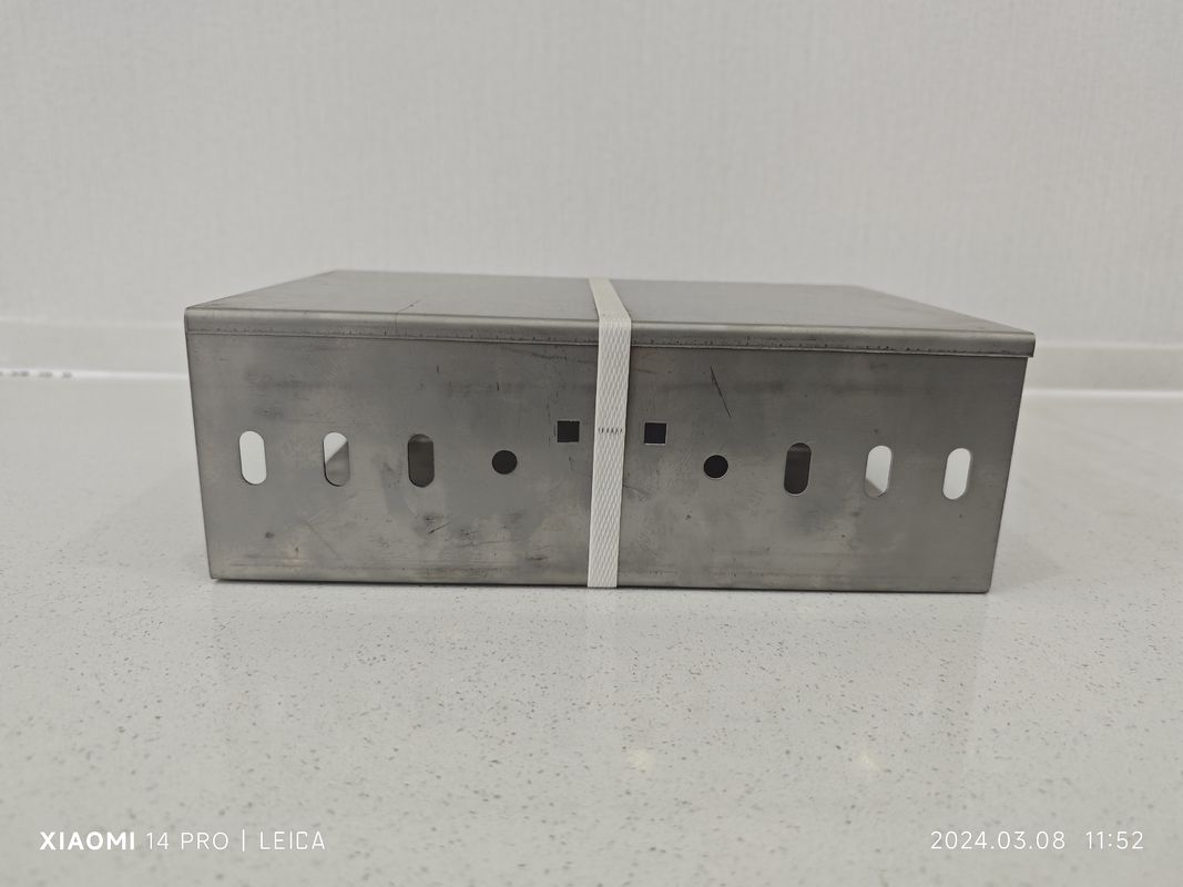 3m - 6m lunghezza Acciaio galvanizzato cavo perforato vassoio resistente alla corrosione